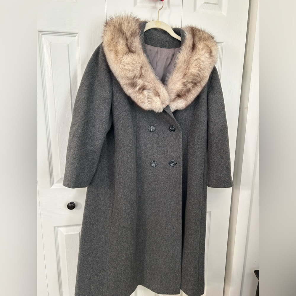 Beautiful vintage gray double breasted wool coat with fox trim collar